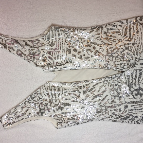 Party dress. Silver and White Forever 21 Sz S - Picture 7 of 8